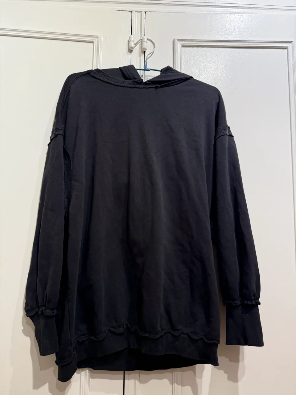 Buzo Urban Outfitters - imagen 1