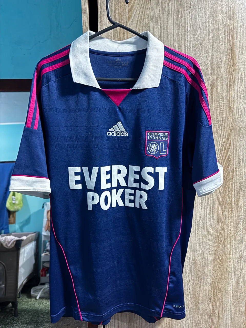 Camiseta adidas · Talle M