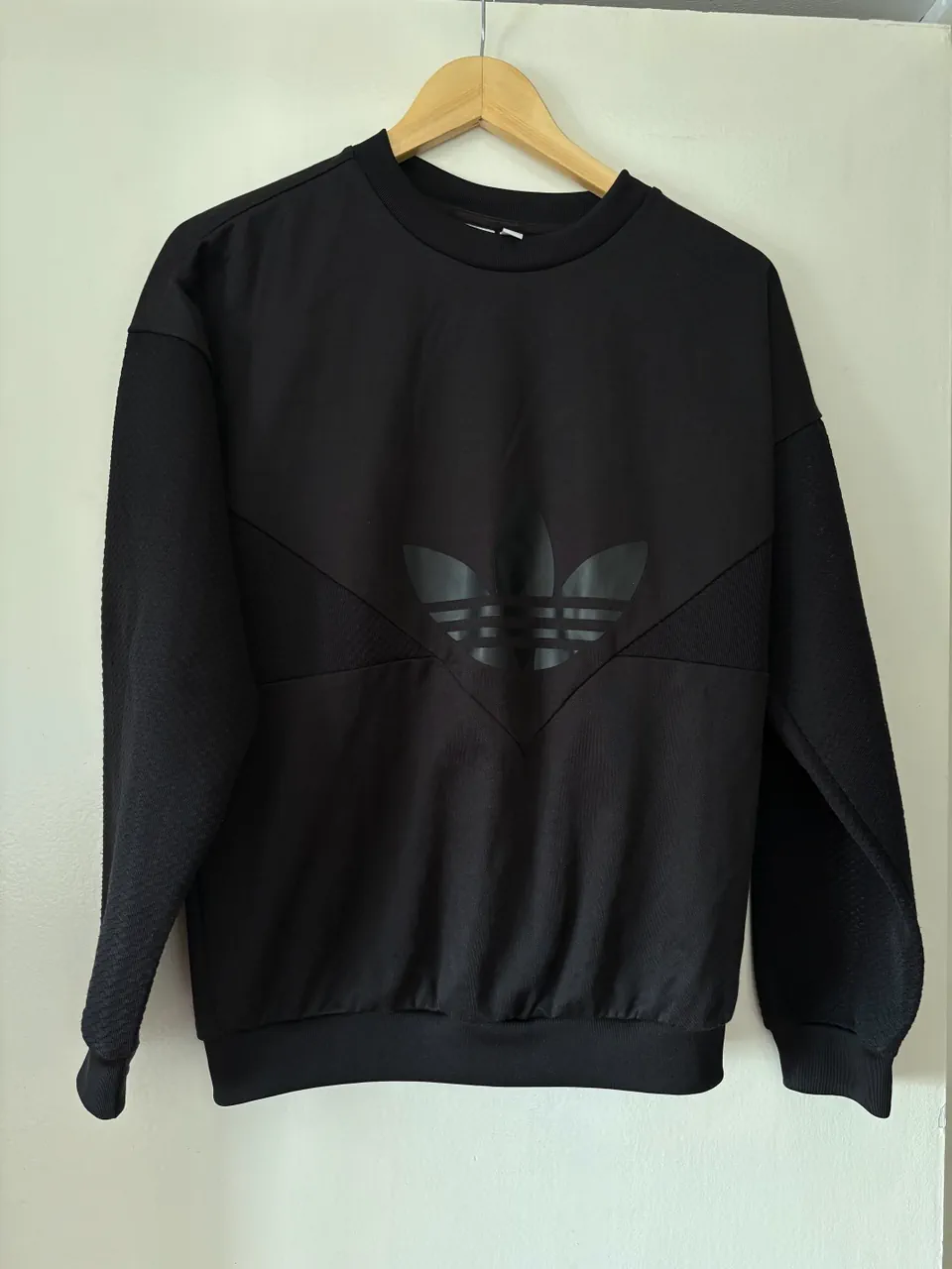 Buzo adidas · Talle M