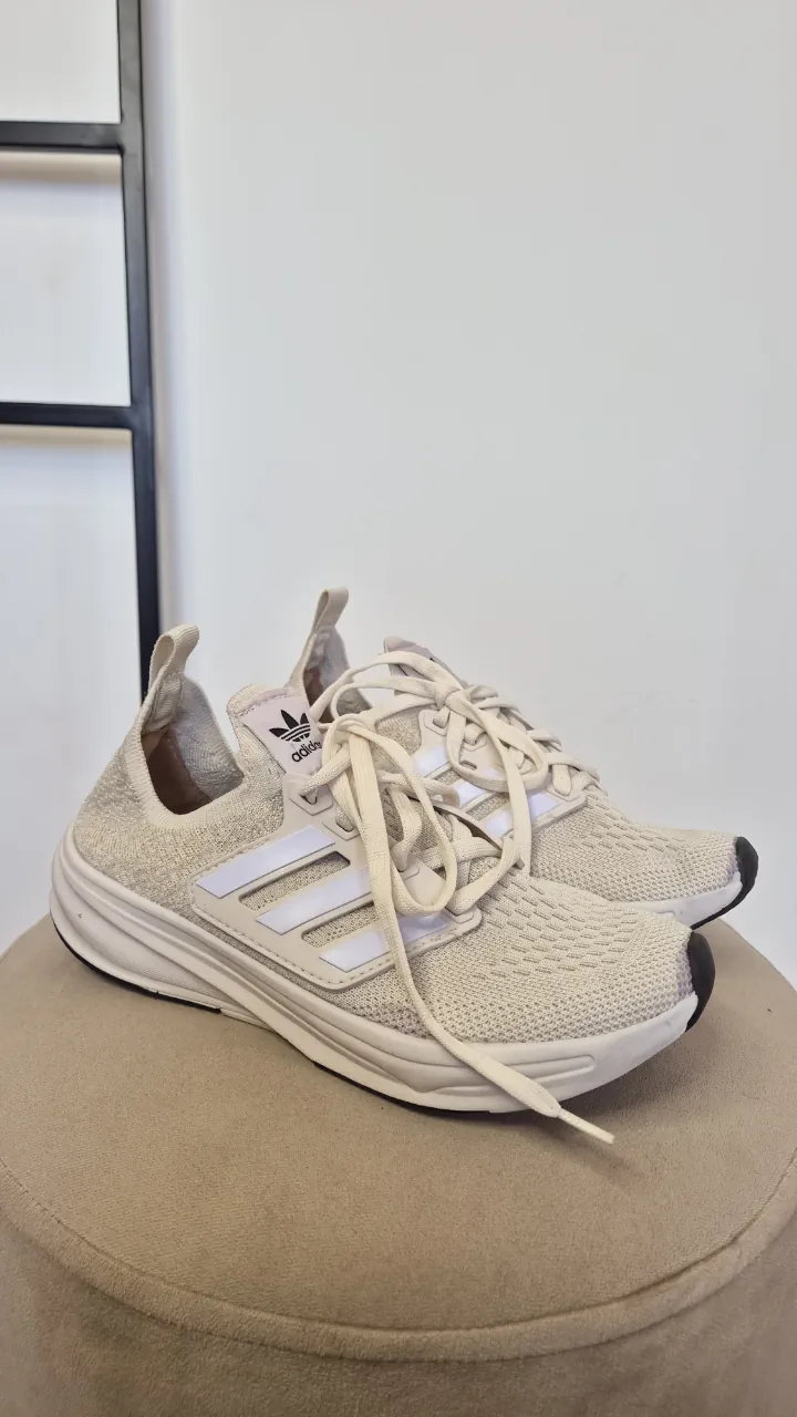 Zapatillas adidas · Talle AR 38