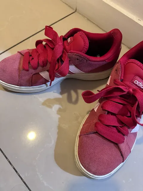 adidas · Talle AR 38