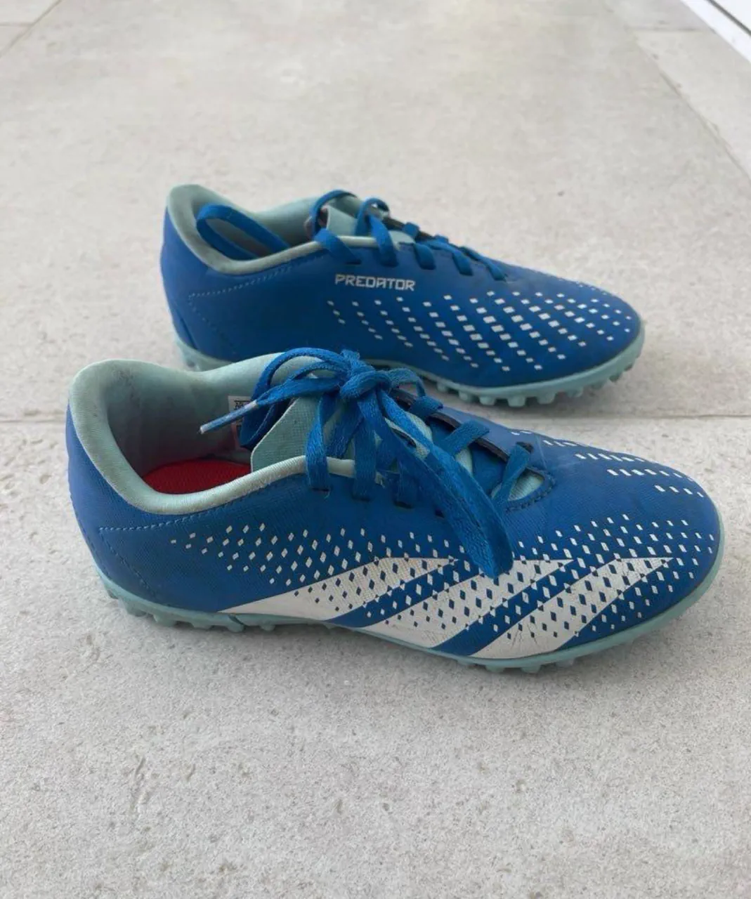 Botín de fútbol adidas · Talle AR 31