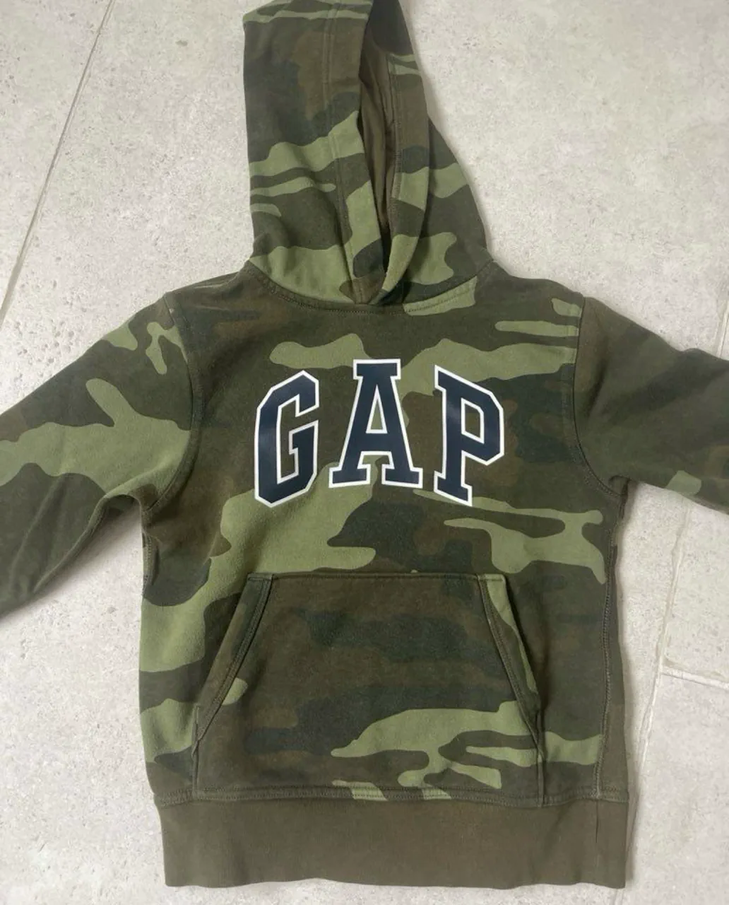 Buzo GAP · Talle 6 años / 116 cm