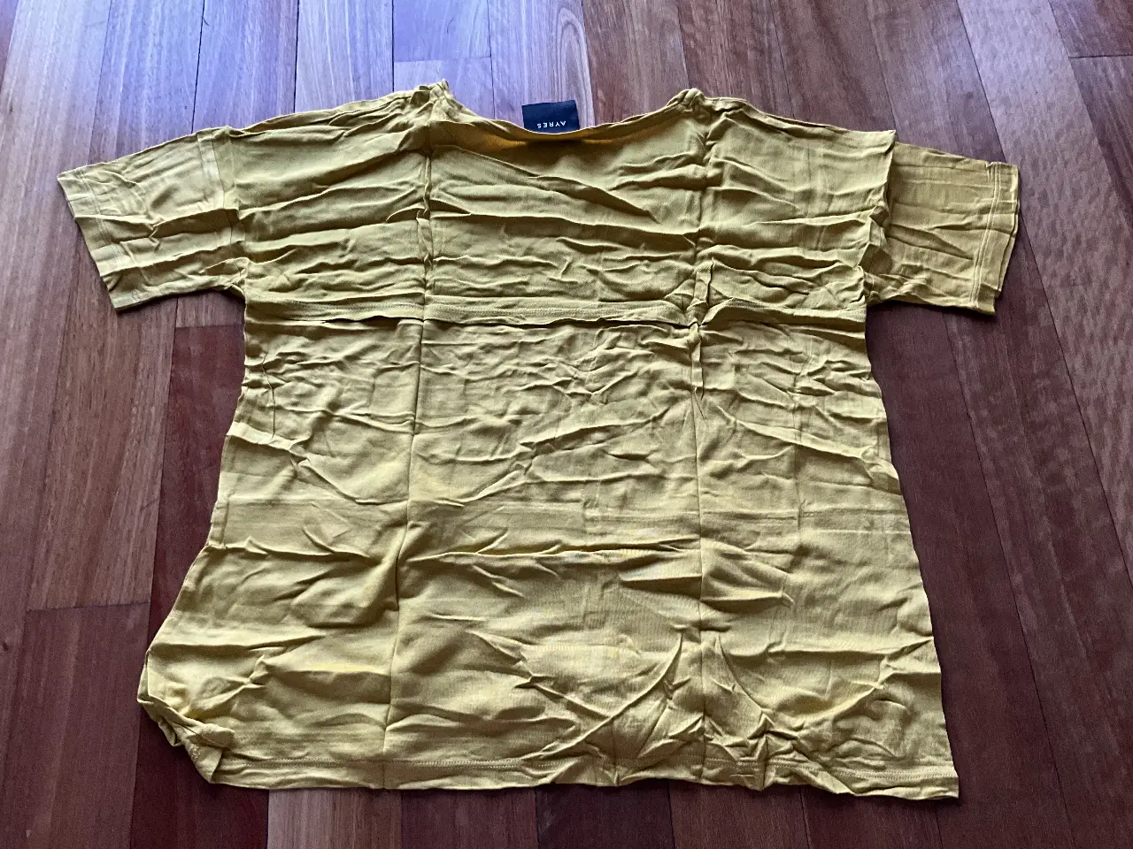 Remera Ayres · Talle M