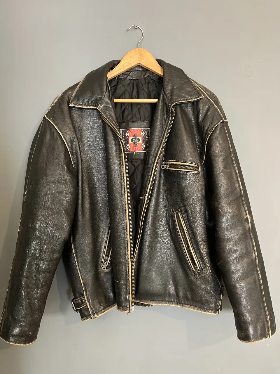 Campera A ≠ - imagen 1