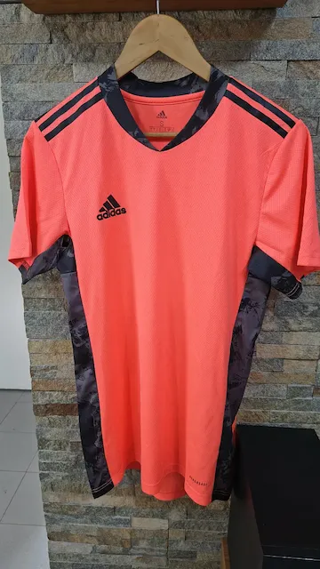 adidas · Talle S