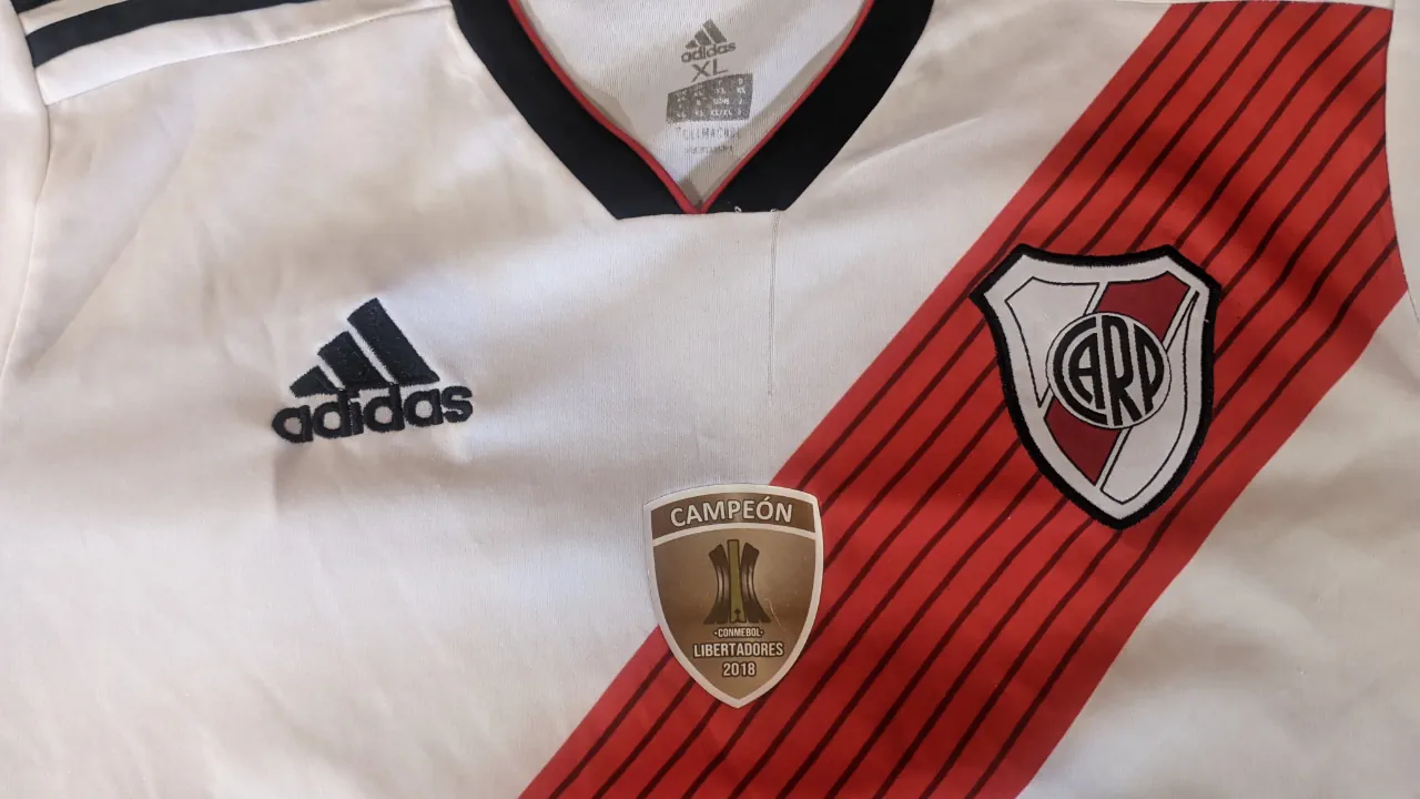 Camiseta adidas - imagen 1