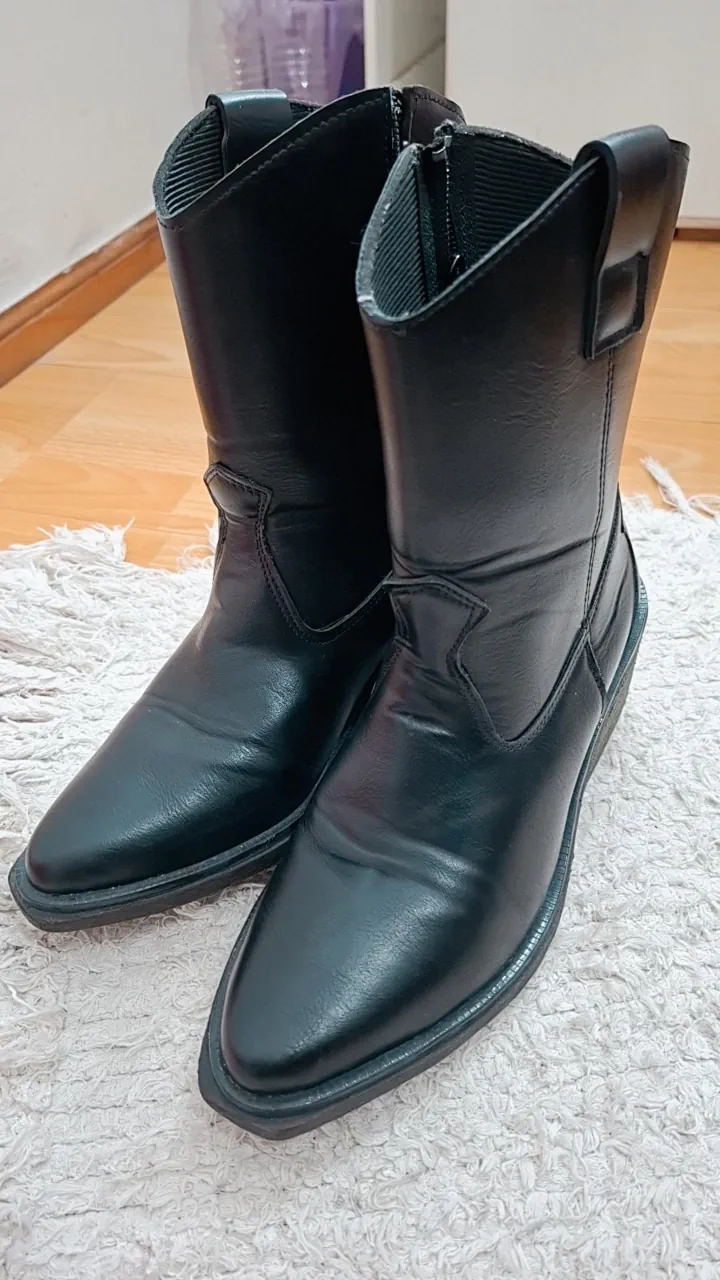 Botas a · Talle AR 35