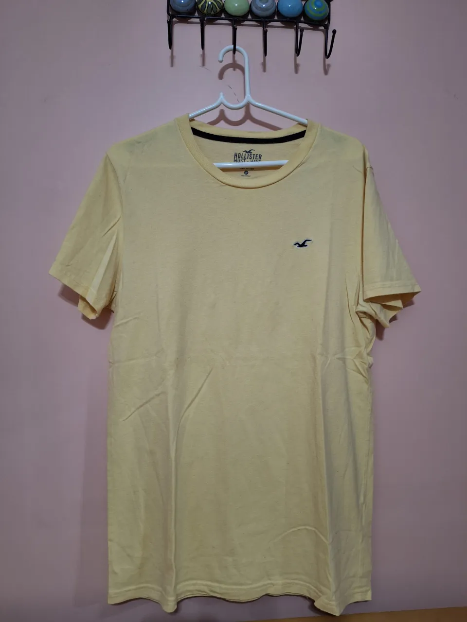 Remera Hollister · Talle M
