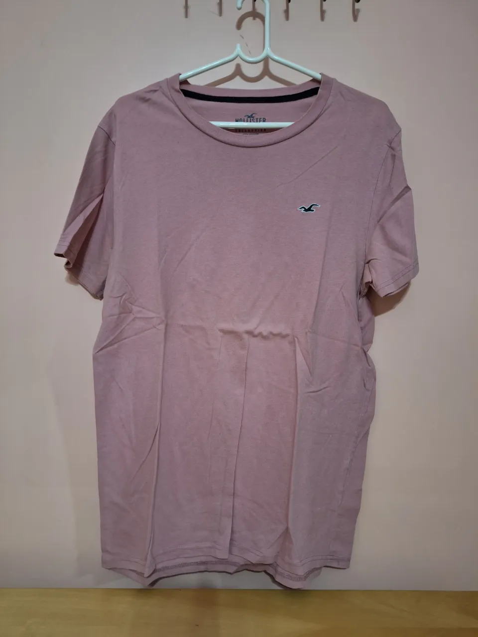 Remera Hollister · Talle M
