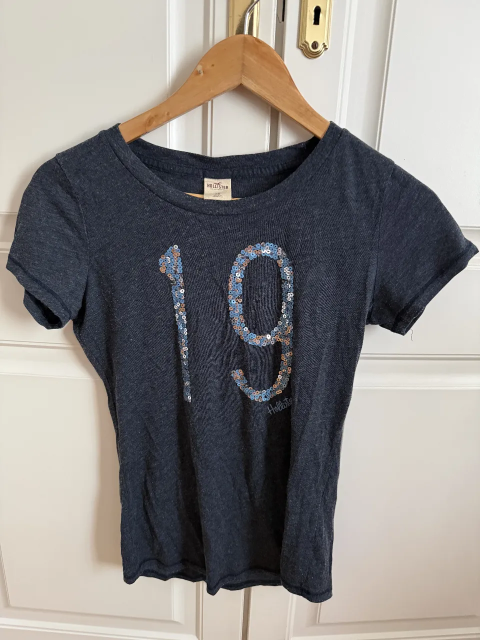 Remera Hollister · Talle XS