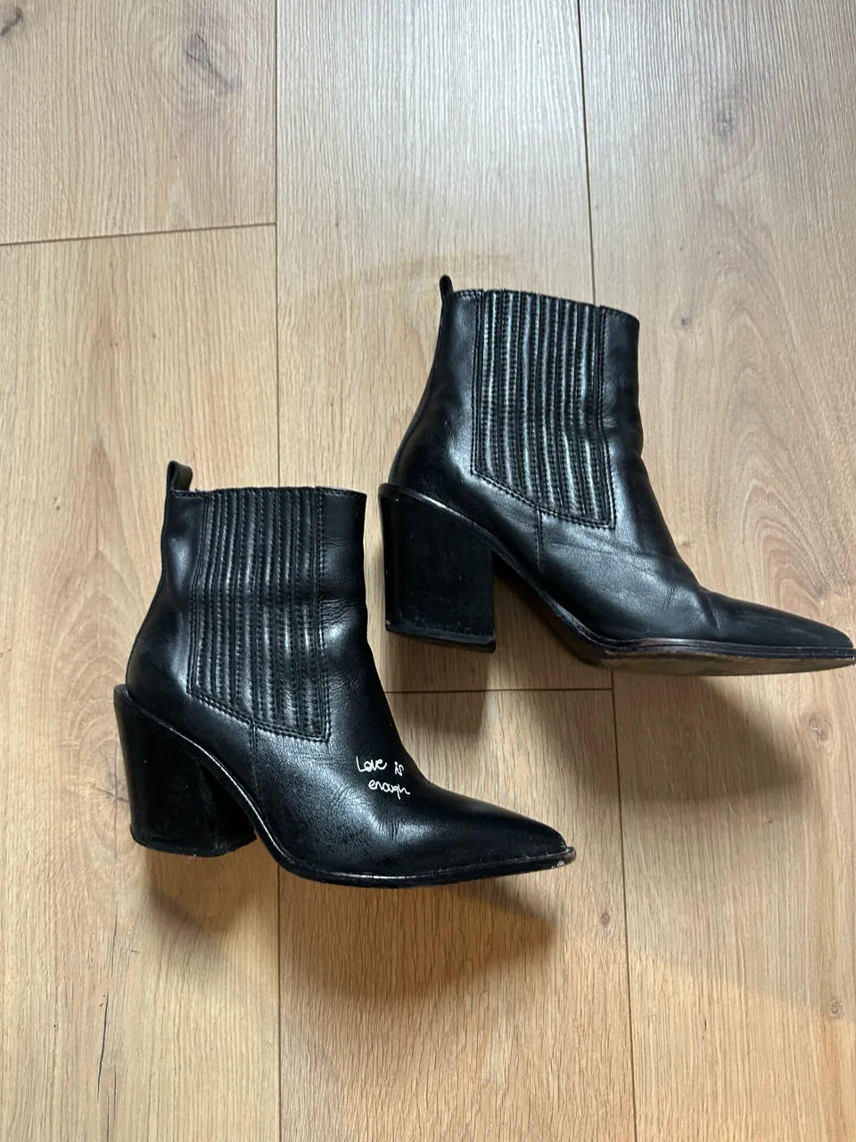 Botas Sofia Sarkany · Talle AR 36
