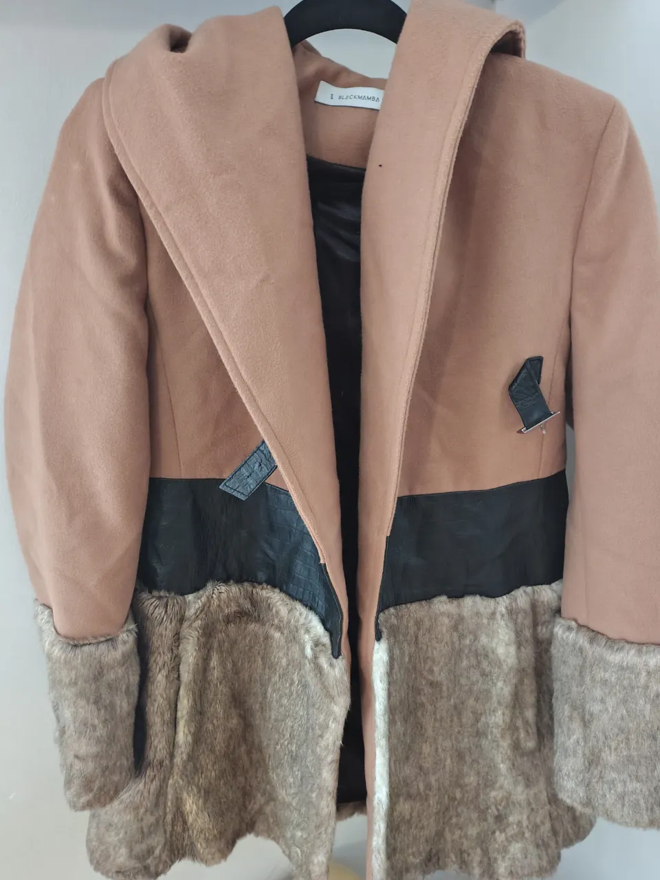 Campera BLACKMAMBA - imagen 1
