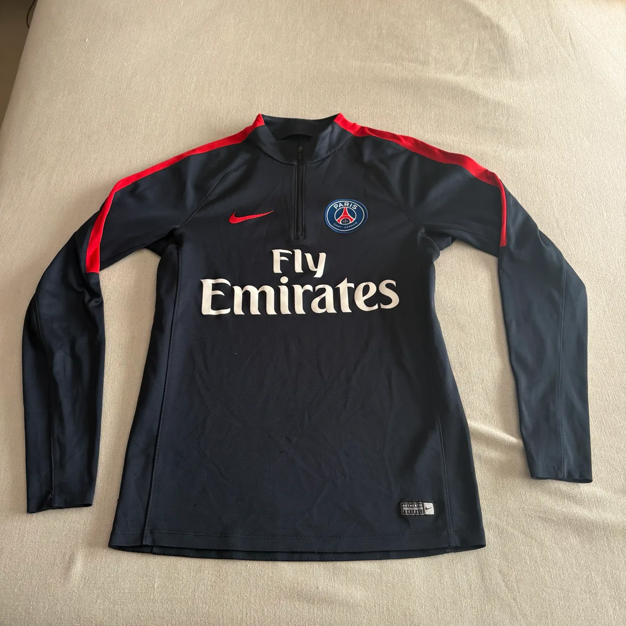 Buzo Nike · Talle S