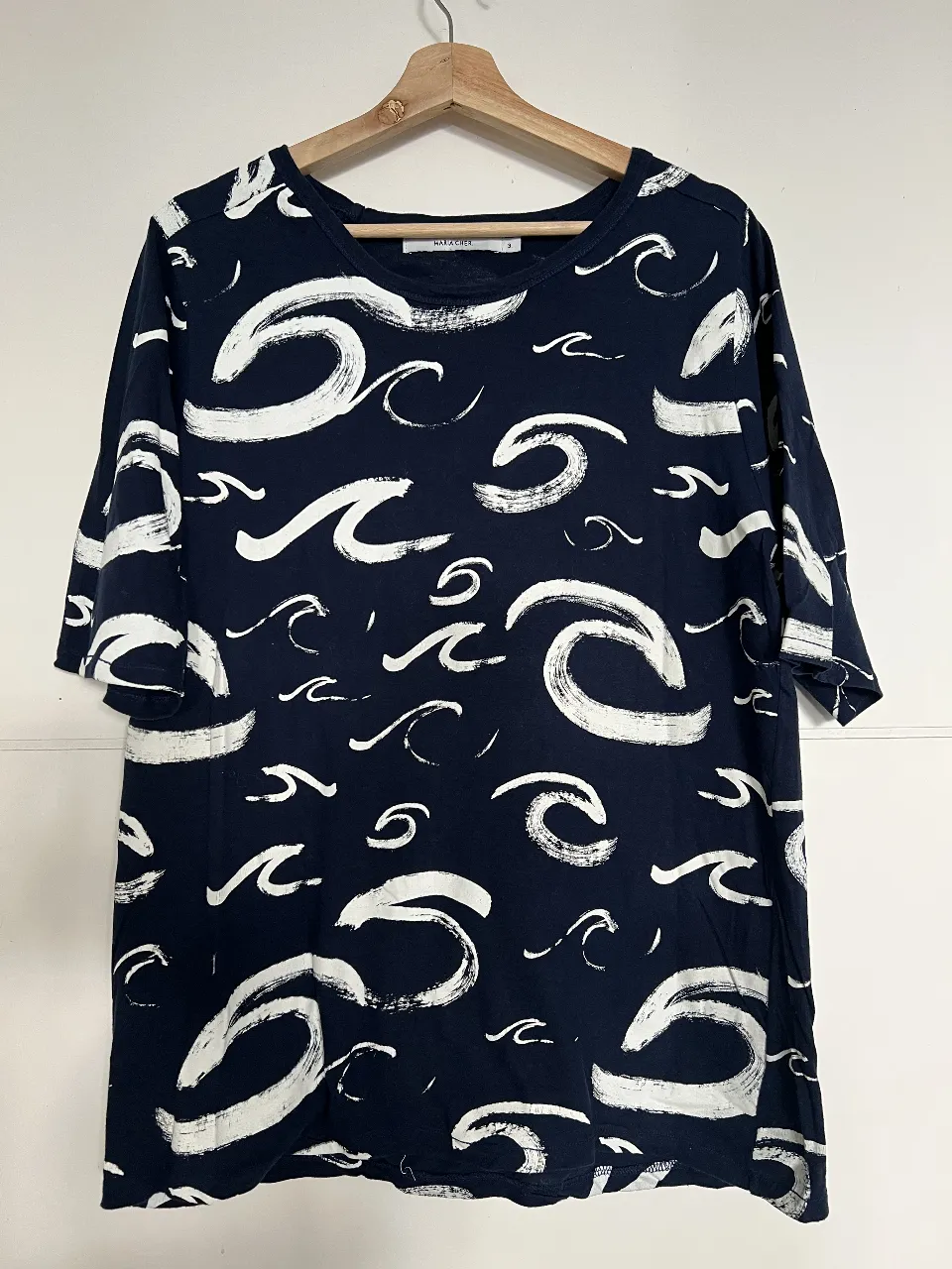 Remera Maria Cher · Talle L