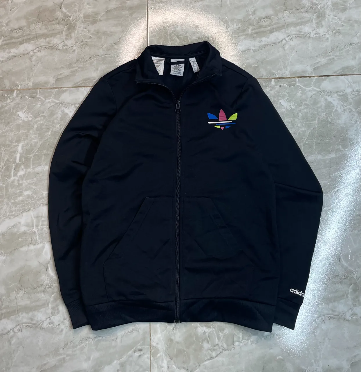 Buzo adidas · Talle M