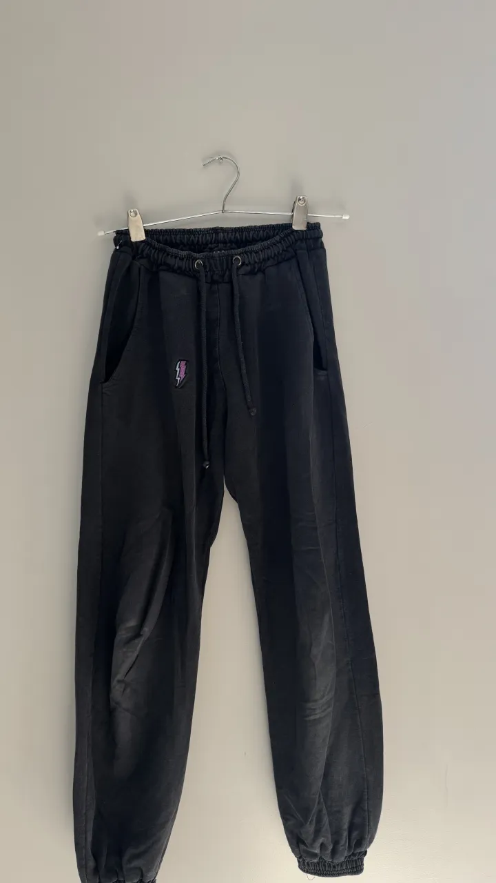 Pantalón A ≠