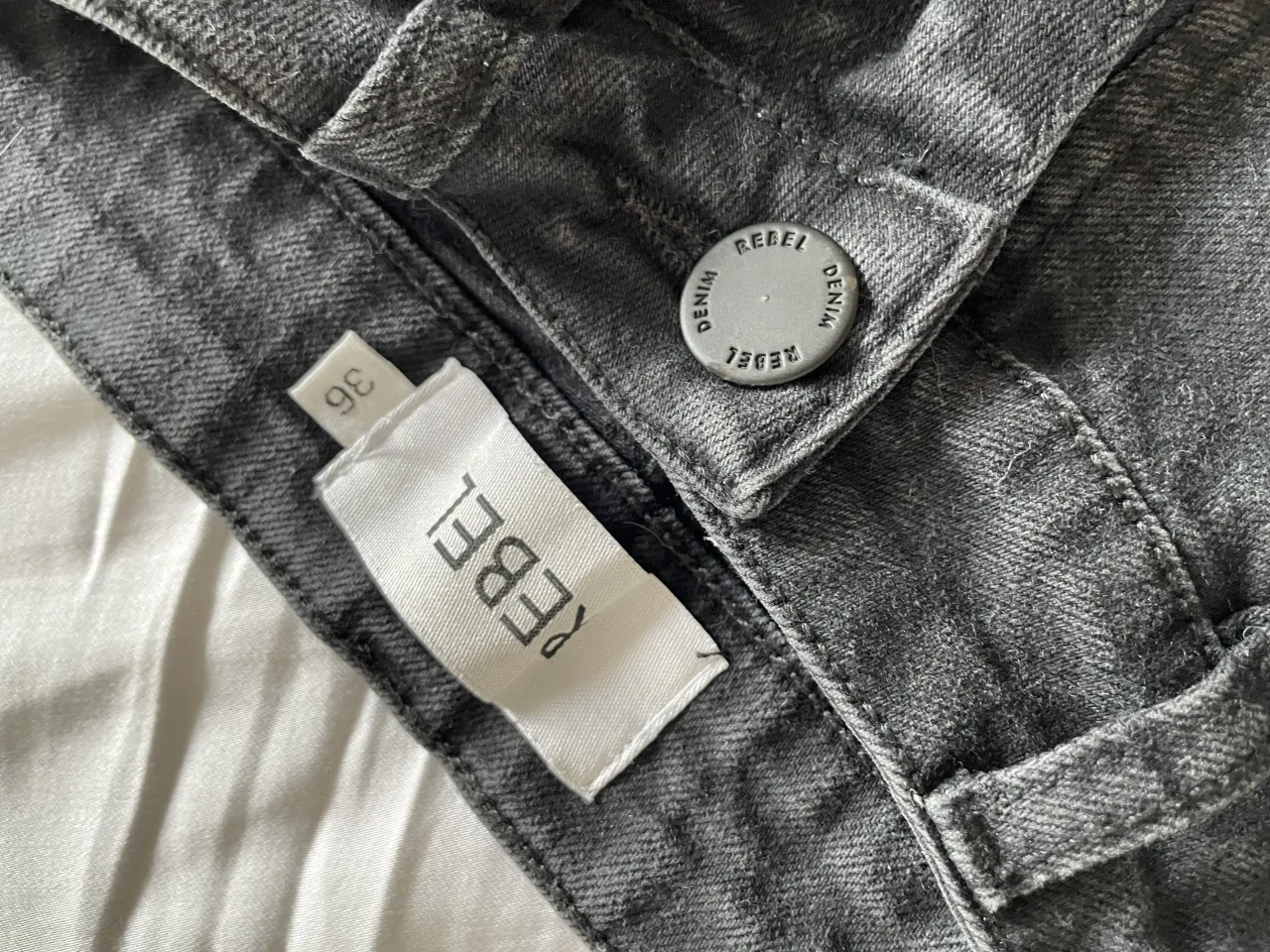 Short Rebel - imagen 3