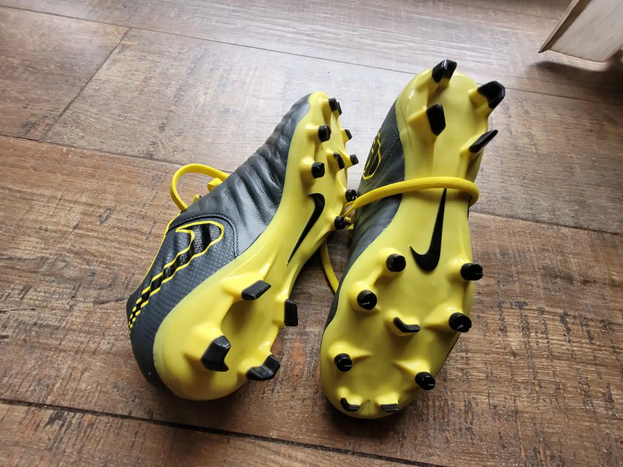 Botín de fútbol Nike - imagen 2