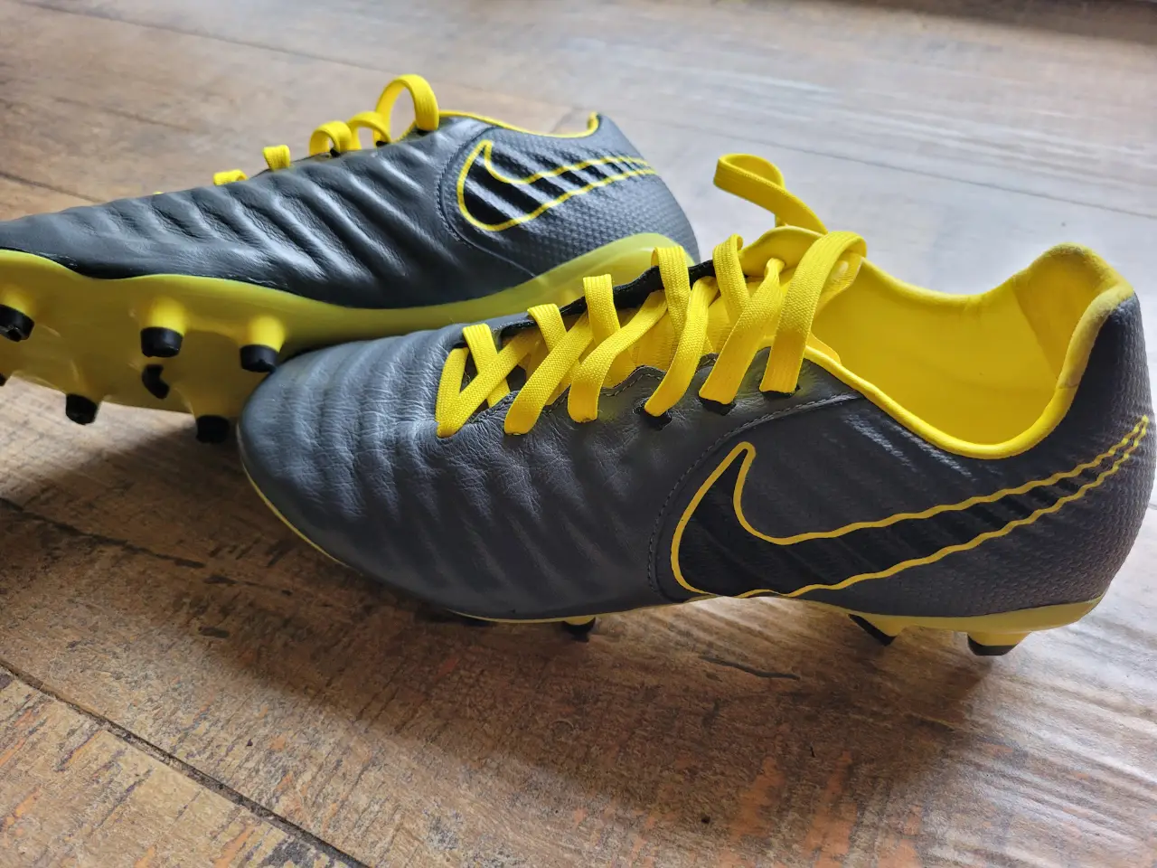 Botín de fútbol Nike - imagen 3