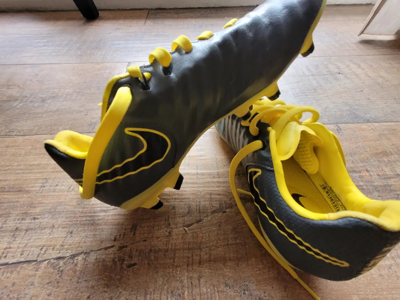 Botín de fútbol Nike - imagen 4