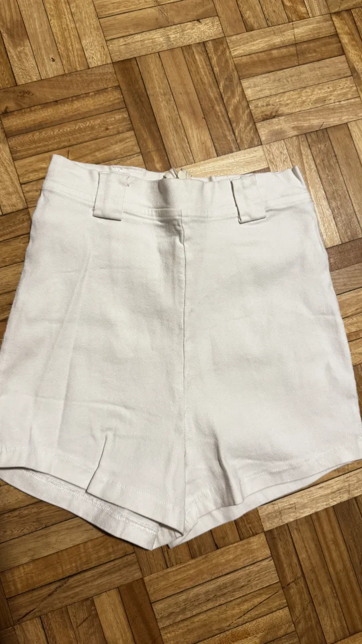 Short A ≠ - imagen 1