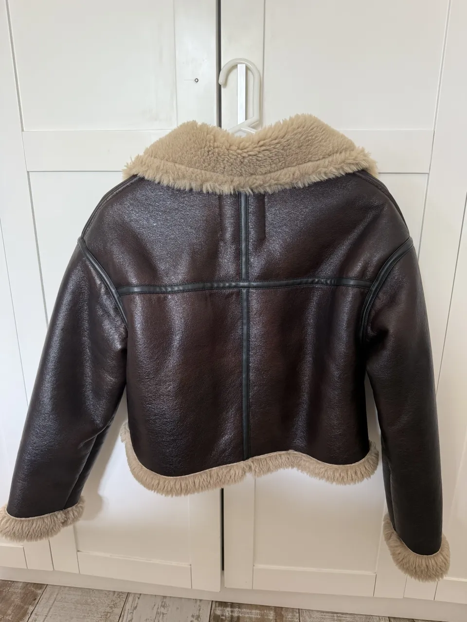 Campera Bershka - Vista 3