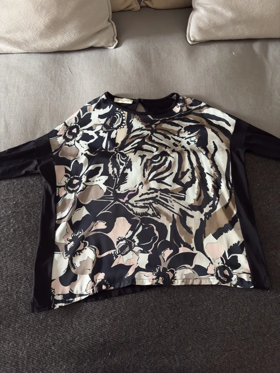 Remera Jazmín Chebar - imagen 1