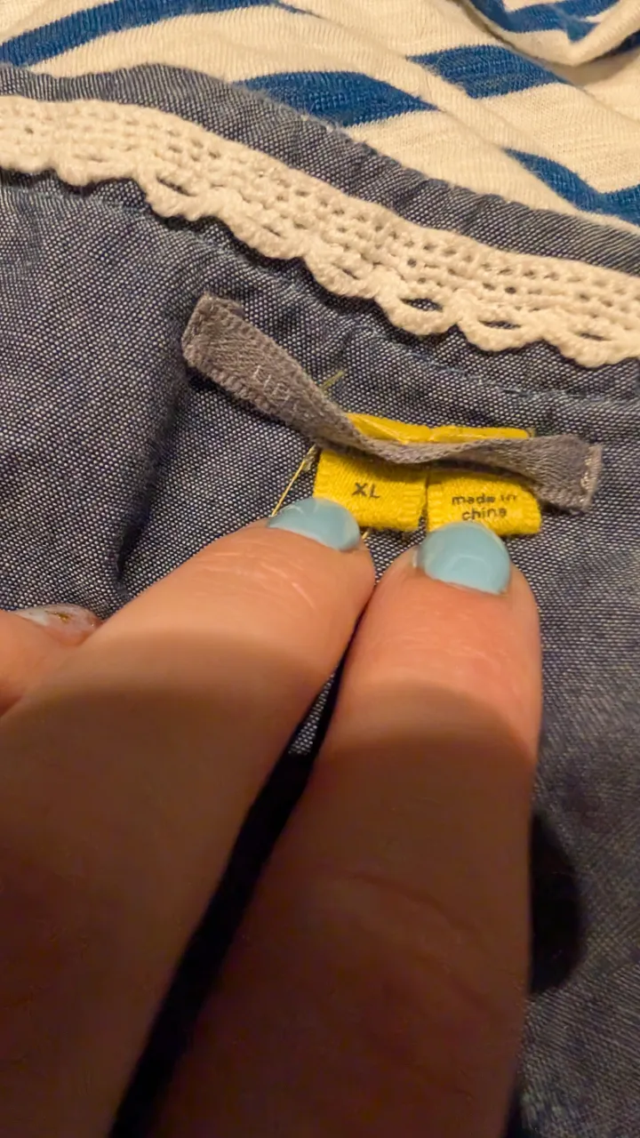 Remera Little yellow button miniatura 7