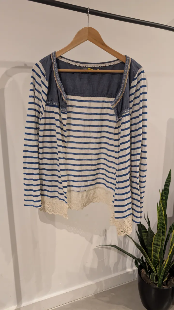 Remera Little yellow button