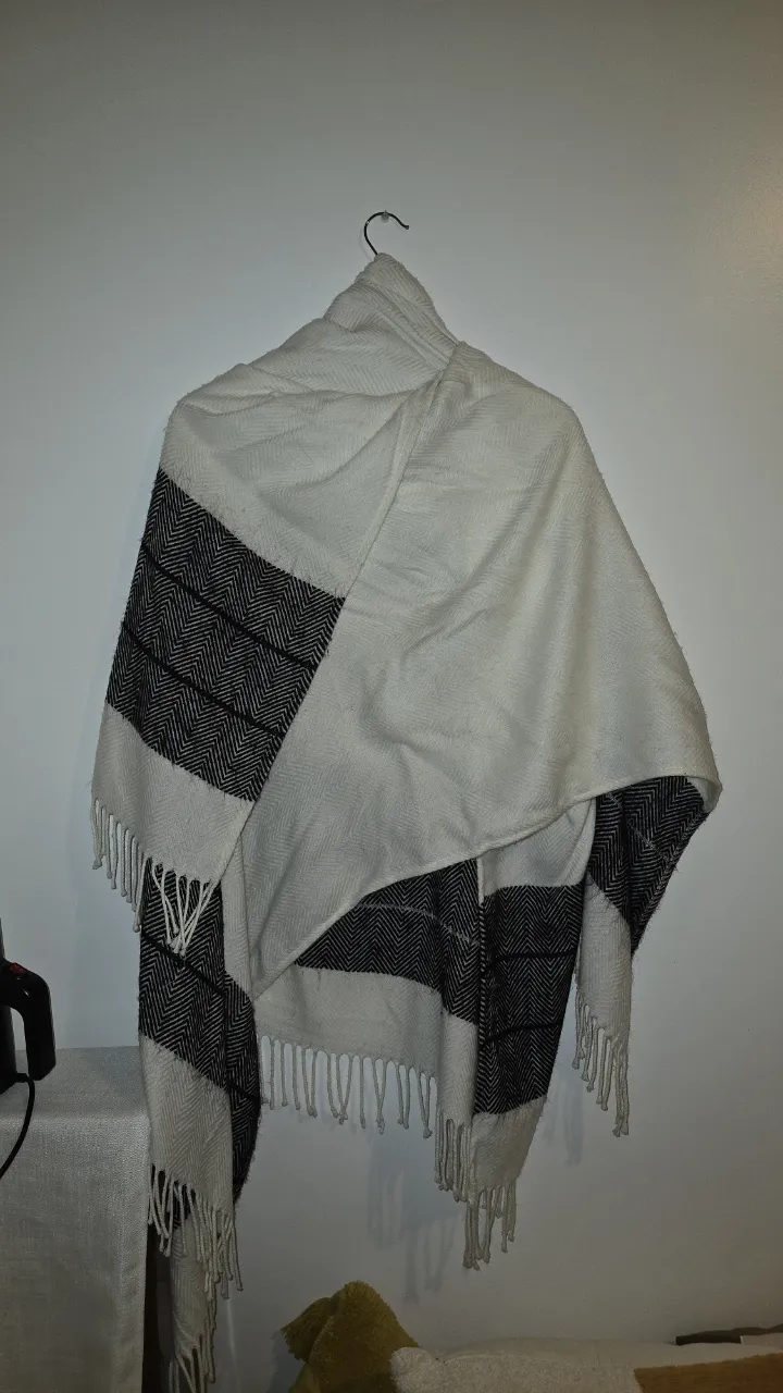 Poncho Sin marca miniatura 2