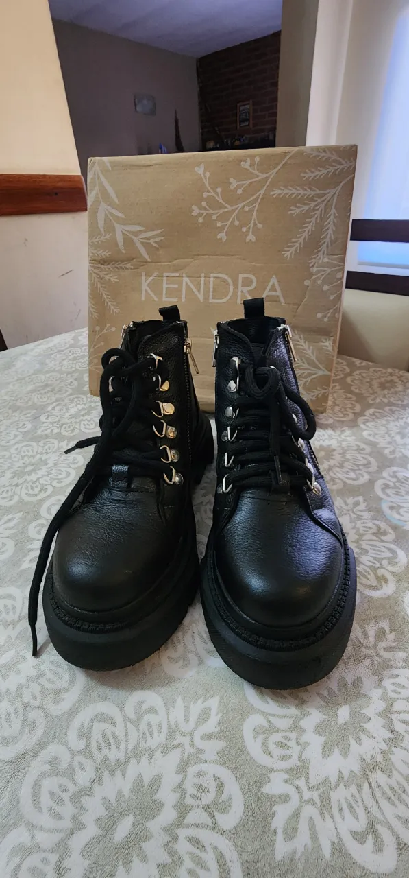 Borcegos Kendra - imagen 1