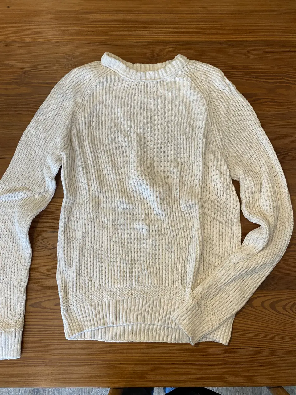 Sweater de hombre Abercrombie & Fitch, color blanco, talle M. Ideal para un look casual y abrigado.