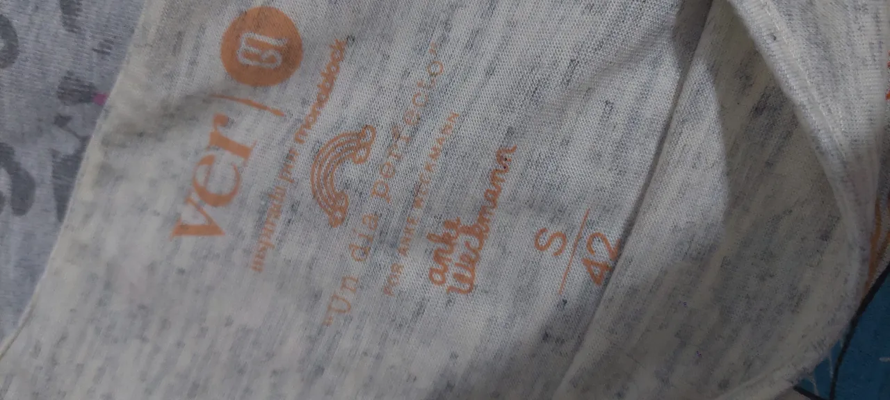 Remera V e r - Vista 2