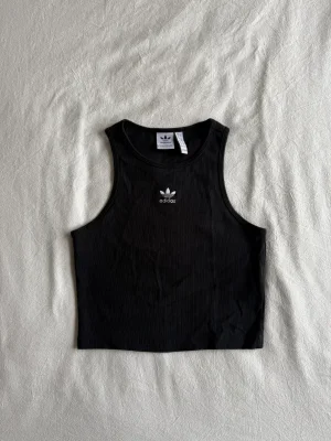 adidas · Talle S