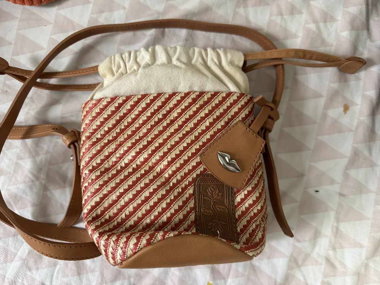 Cartera Jazmín Chebar