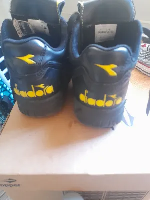Diadora