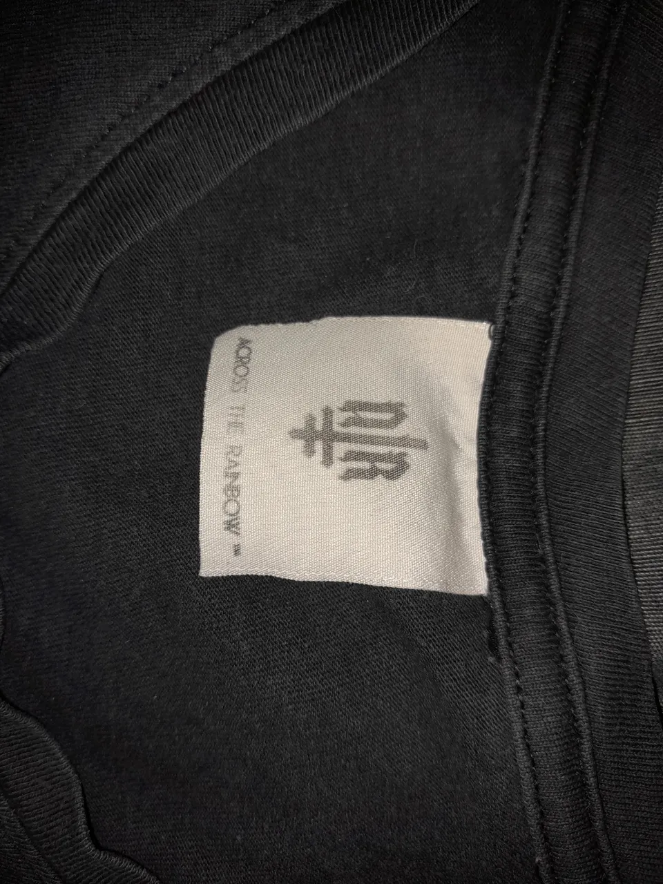 Remera Across the rainbow - Vista 4