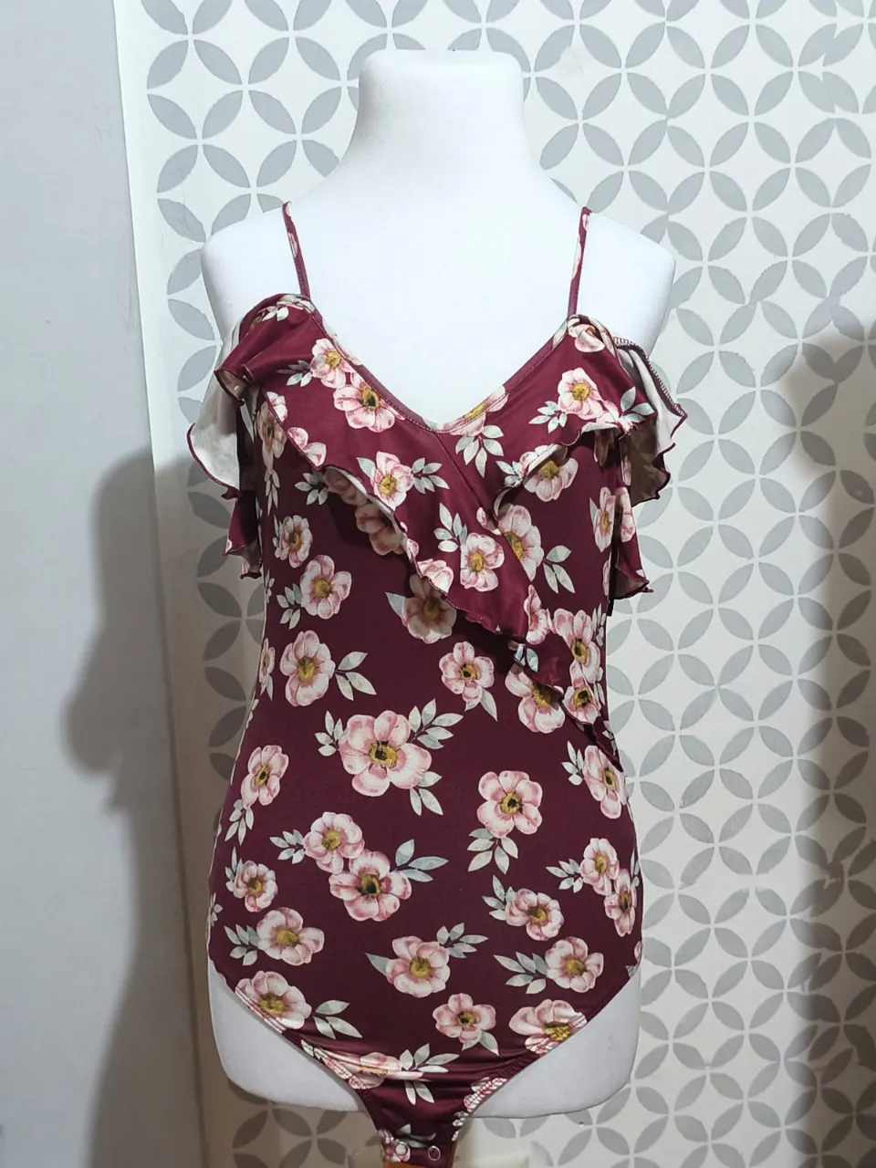 Body estampado floral con volados en los hombros. Ideal para un look playero o casual de verano.