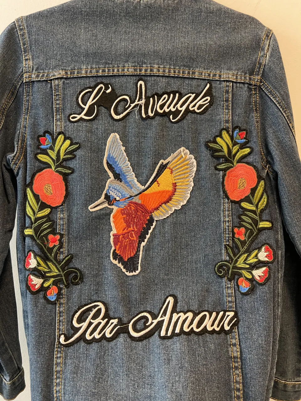 Campera A ≠ - imagen 3