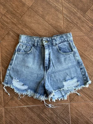 HOLY JEANS