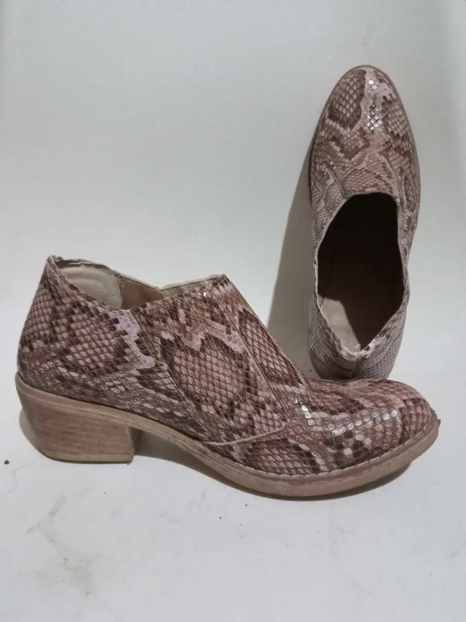 Botines A ≠ - imagen 1