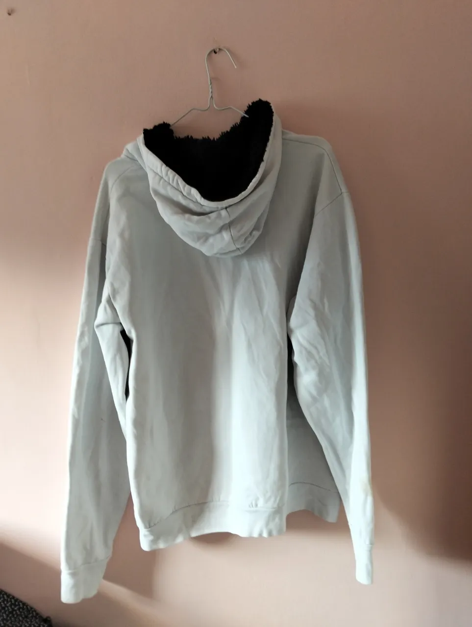 Buzo out from under for Urban Outfitters - imagen 2