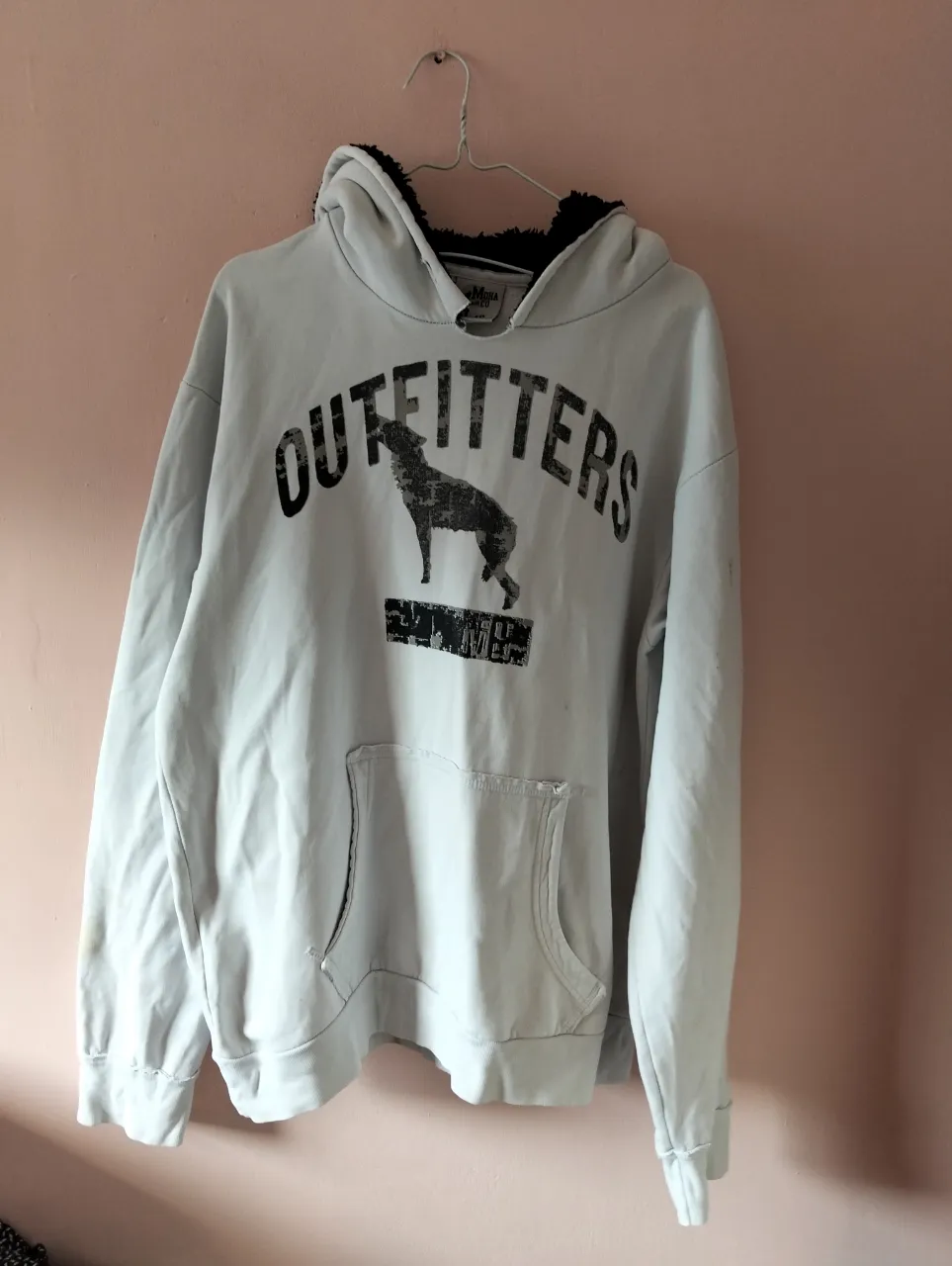 Buzo out from under for Urban Outfitters - imagen 1