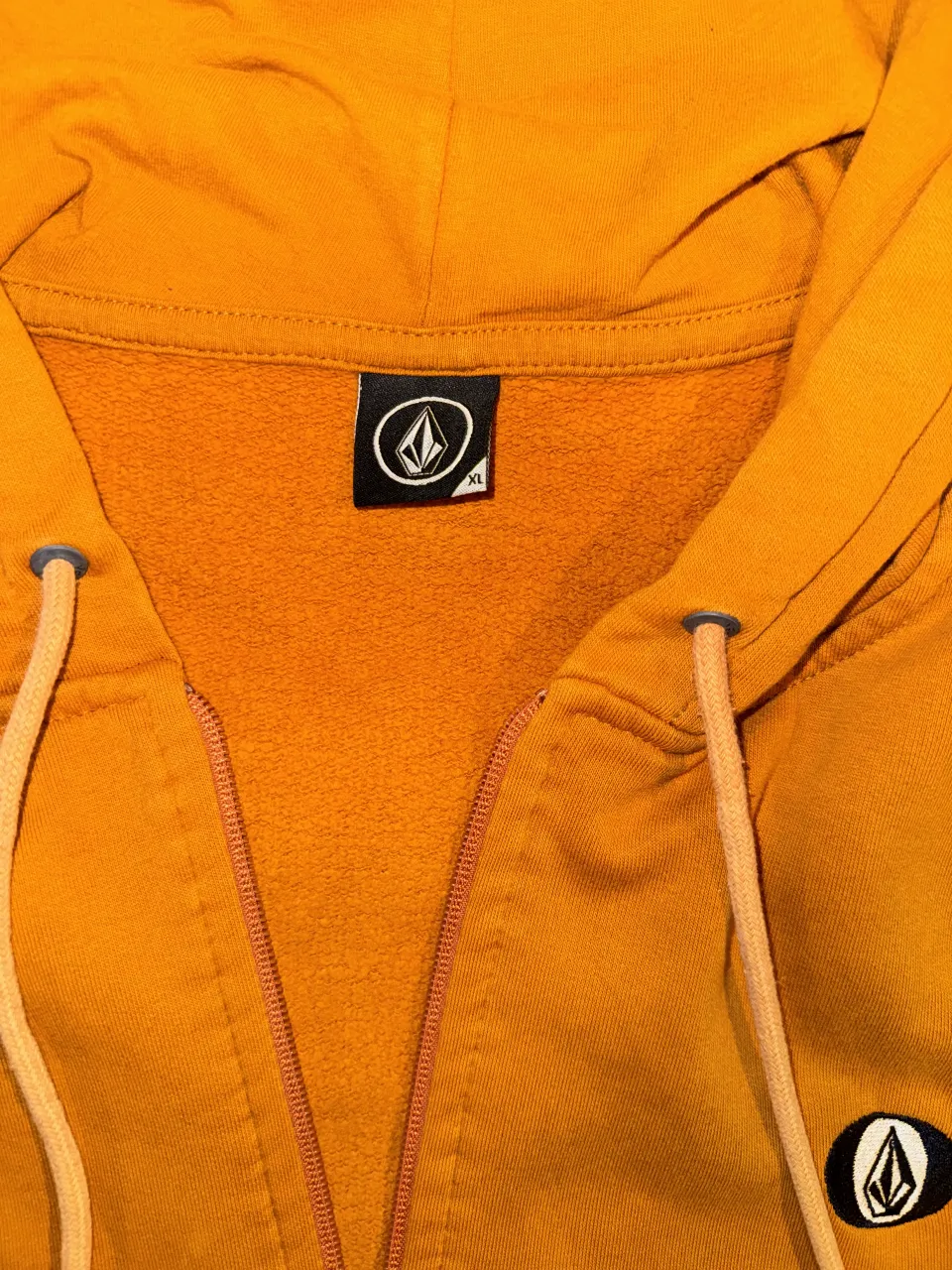 Buzo Volcom - imagen 4