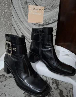 Jeffrey Campbell