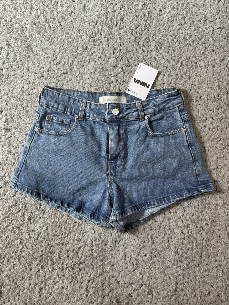 Short Isostasia - imagen 1