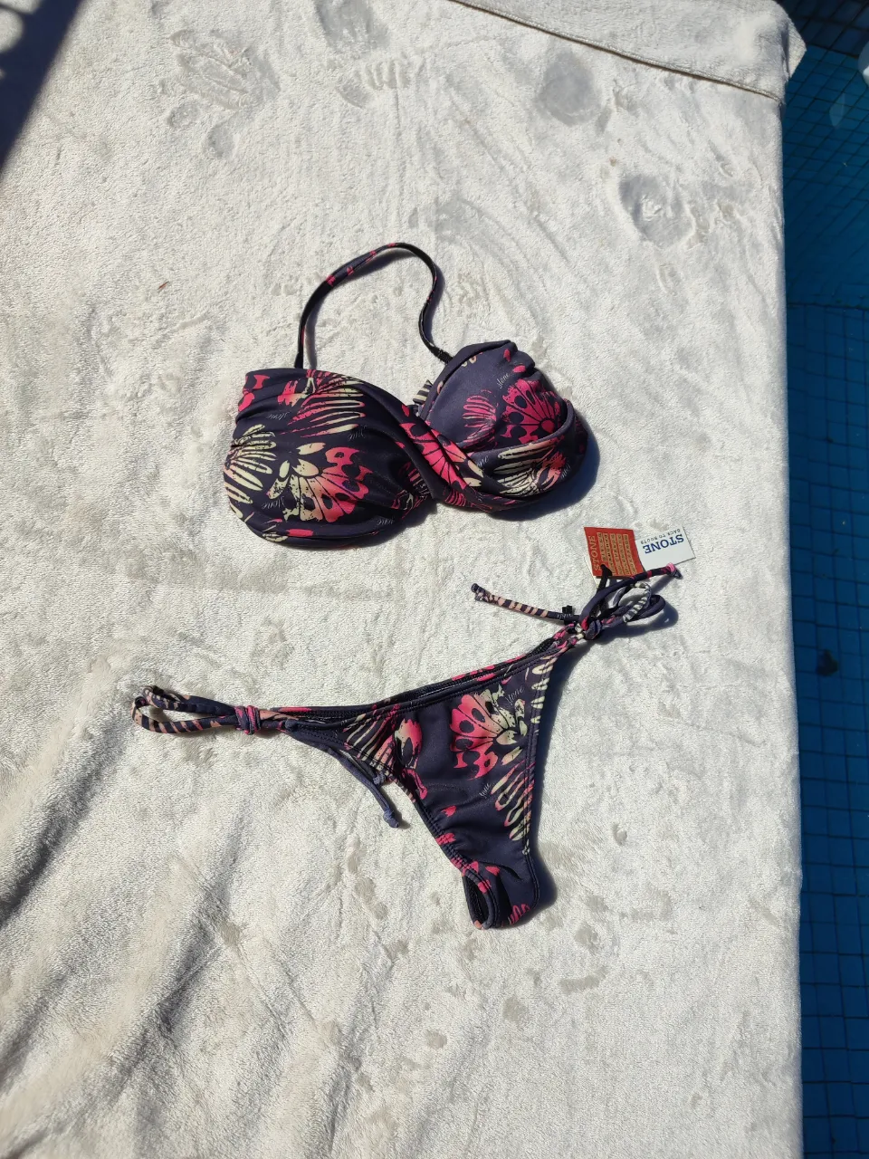 Bikini Stone - imagen 2