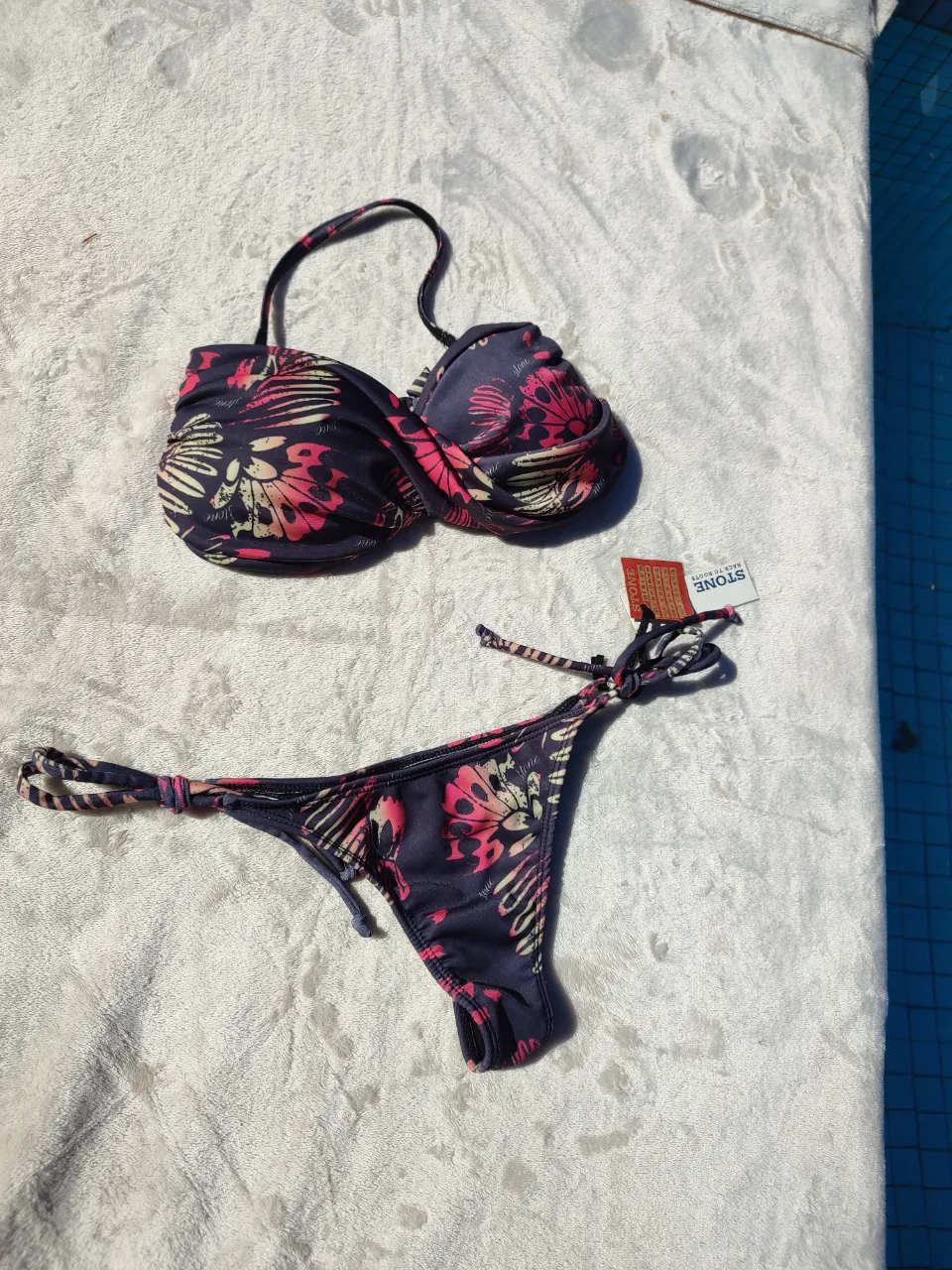 Bikini Stone - imagen 4
