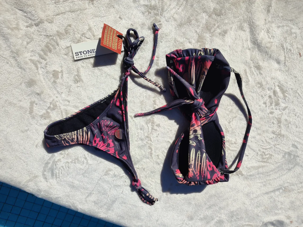 Bikini Stone - imagen 3